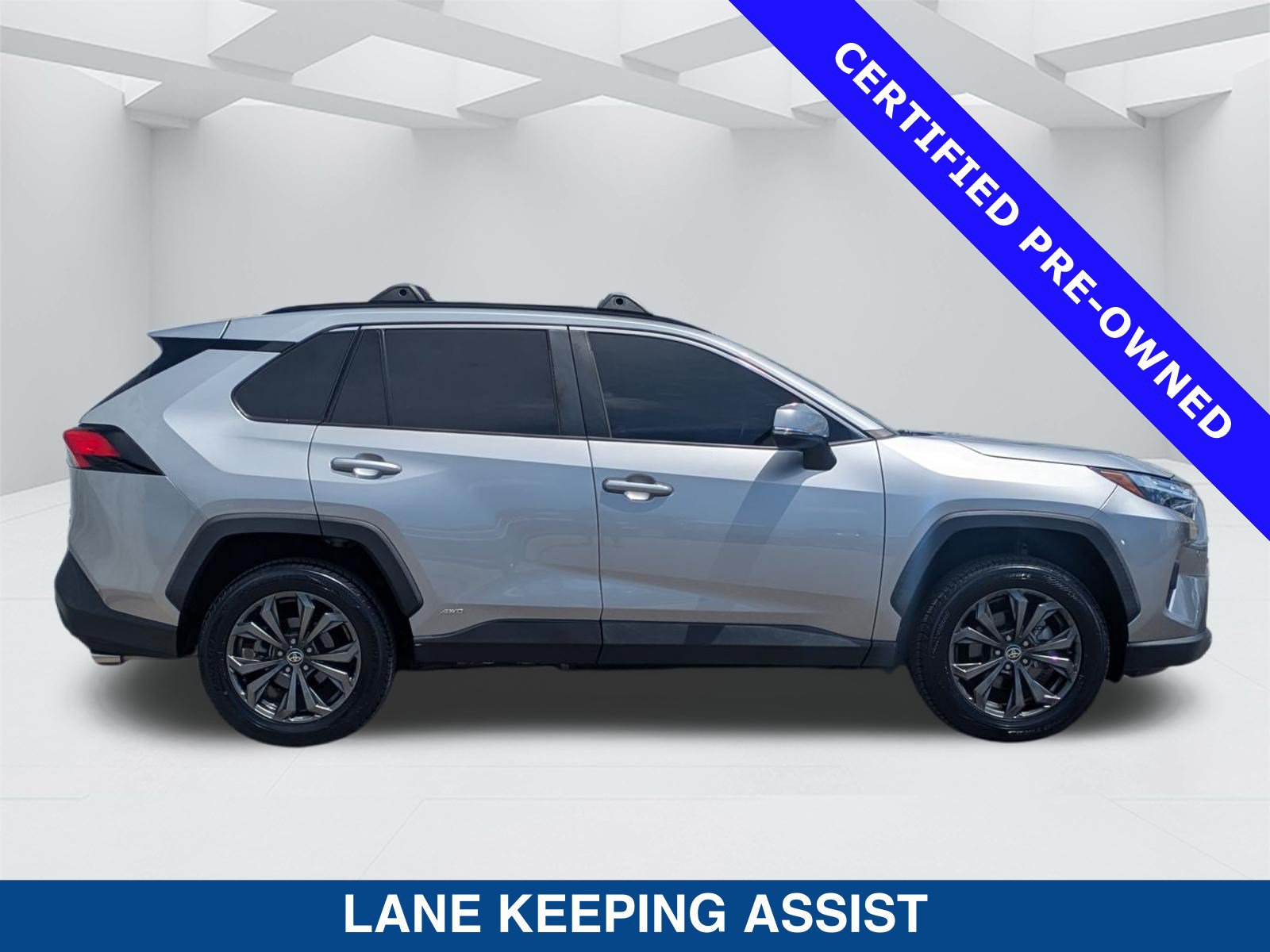 Used 2022 Toyota RAV4 XLE Premium AWD/4WD image 4
