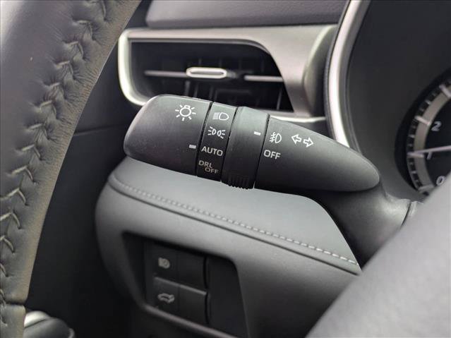 Used 2021 Toyota Highlander XLE FWD image 12