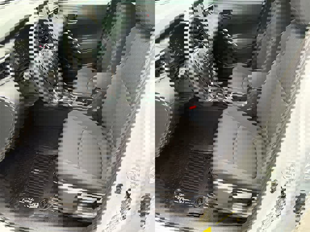 Used 2024 Toyota Corolla Cross LE image 10