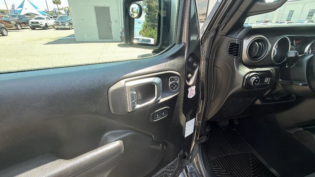 Used 2023 Jeep Gladiator Sport AWD/4WD image 13