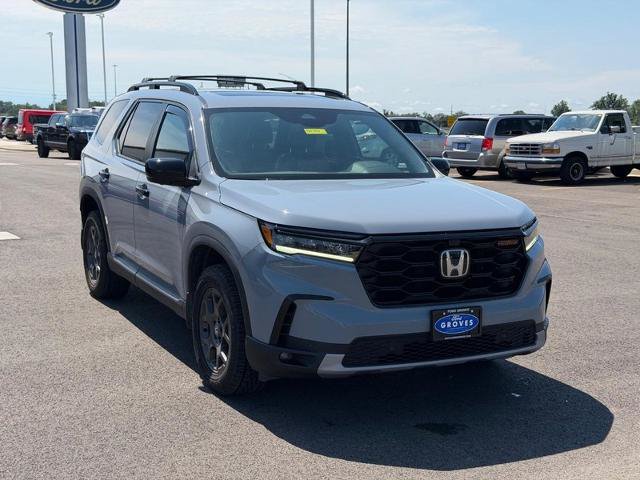 Used 2025 Honda Pilot TrailSport image 3