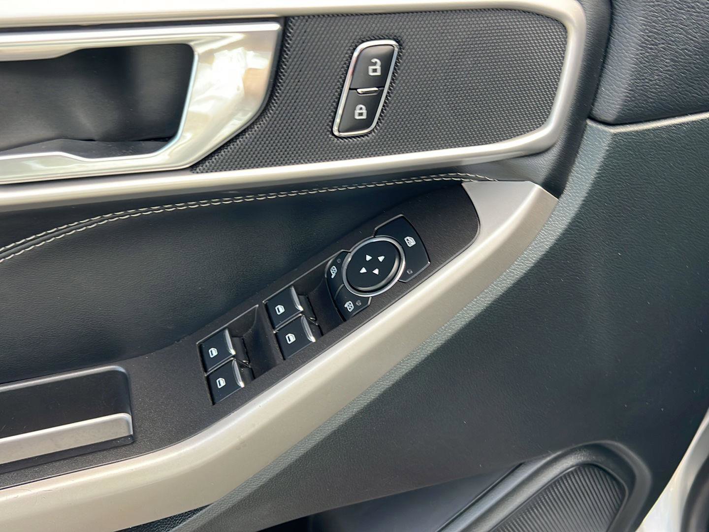 Certified 2024 Ford Explorer XLT image 33