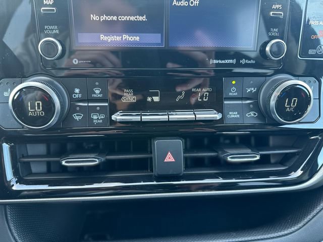 Used 2022 Toyota Highlander XLE FWD image 21