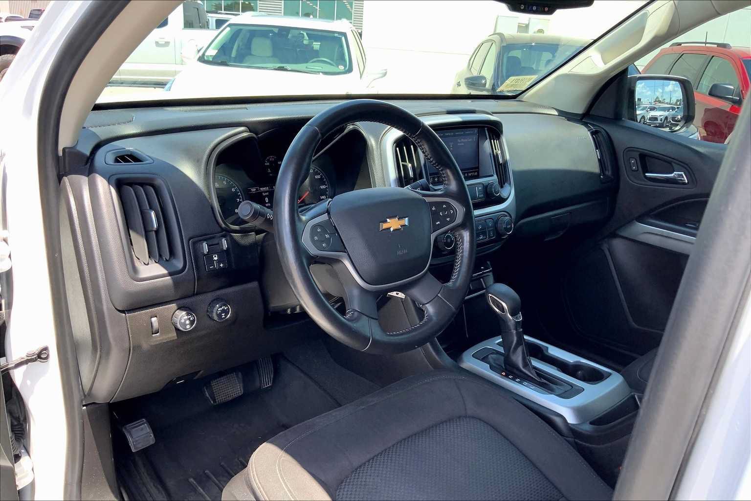 Used 2022 Chevrolet Colorado LT w/ LT Convenience Package AWD/4WD image 18