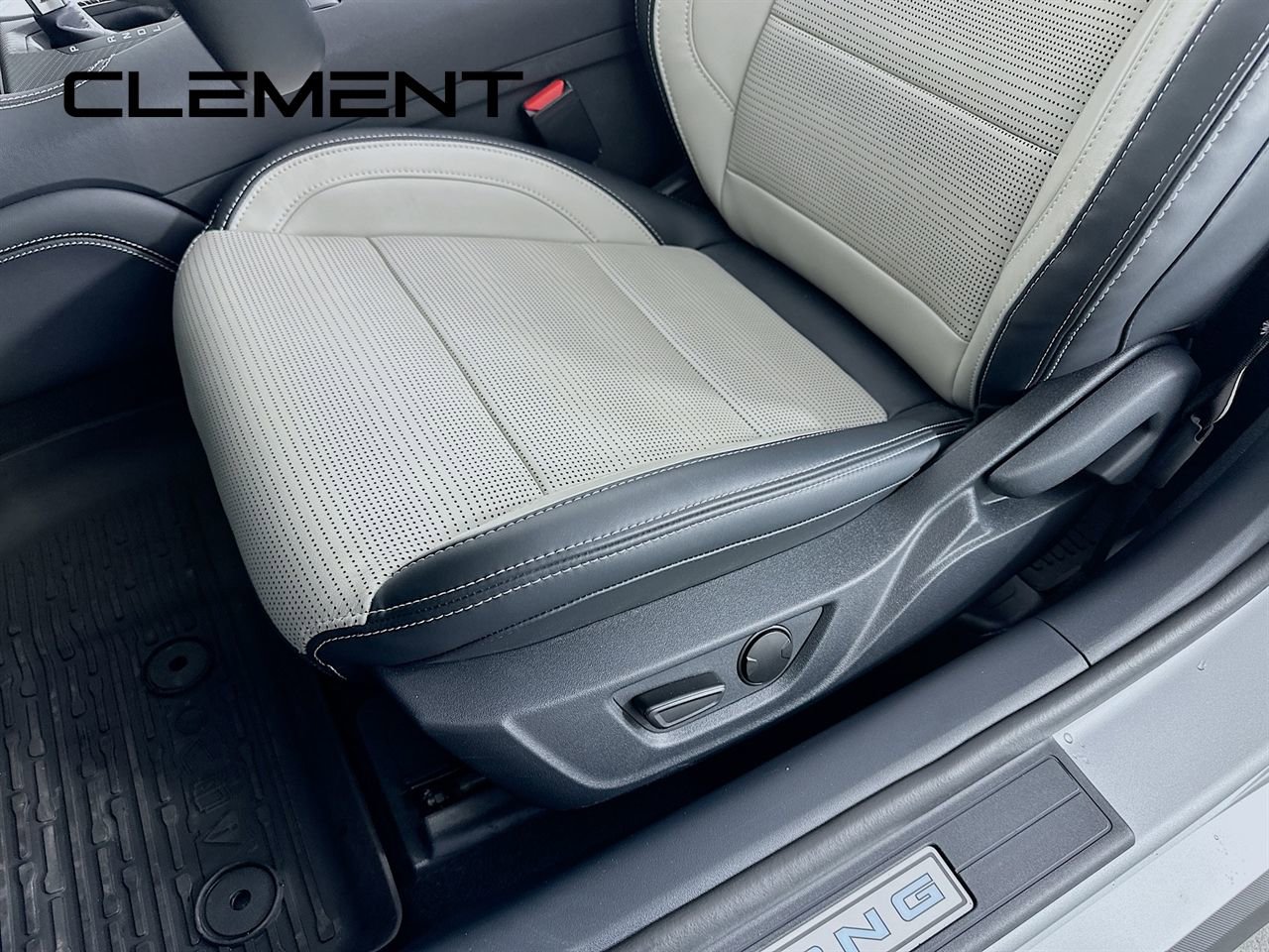 Certified 2024 Ford Mustang Premium image 30