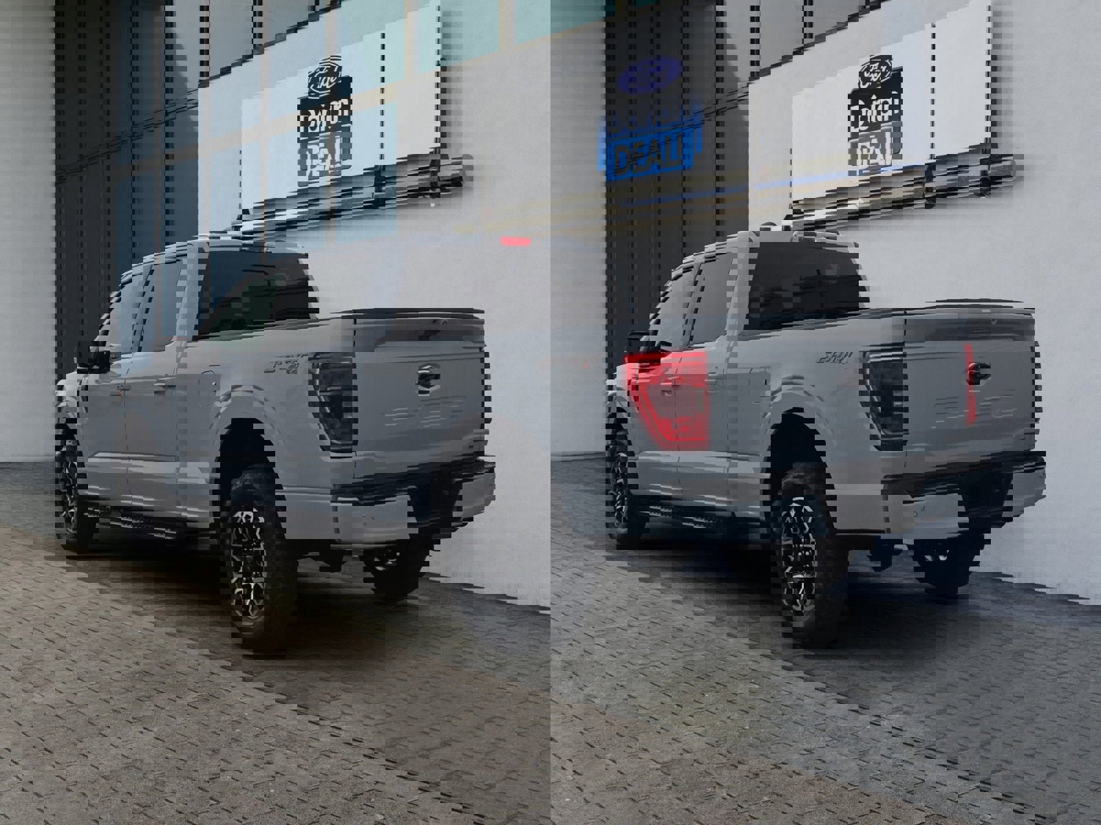 Certified 2022 Ford F150 XLT w/ Equipment Group 302A High image 3