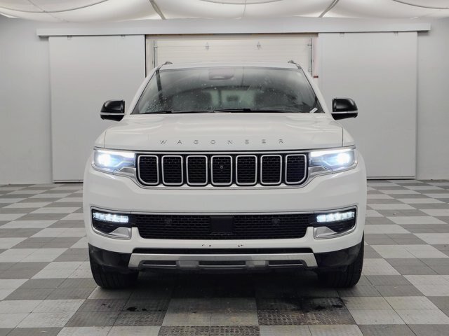 Used 2025 Jeep Wagoneer L Series III AWD/4WD image 7
