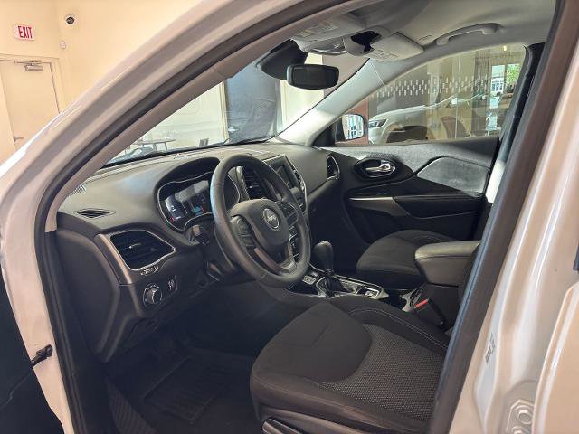 Used 2021 Jeep Cherokee Latitude FWD image 11