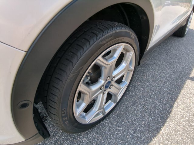 Certified 2019 Ford Escape Titanium FWD image 12