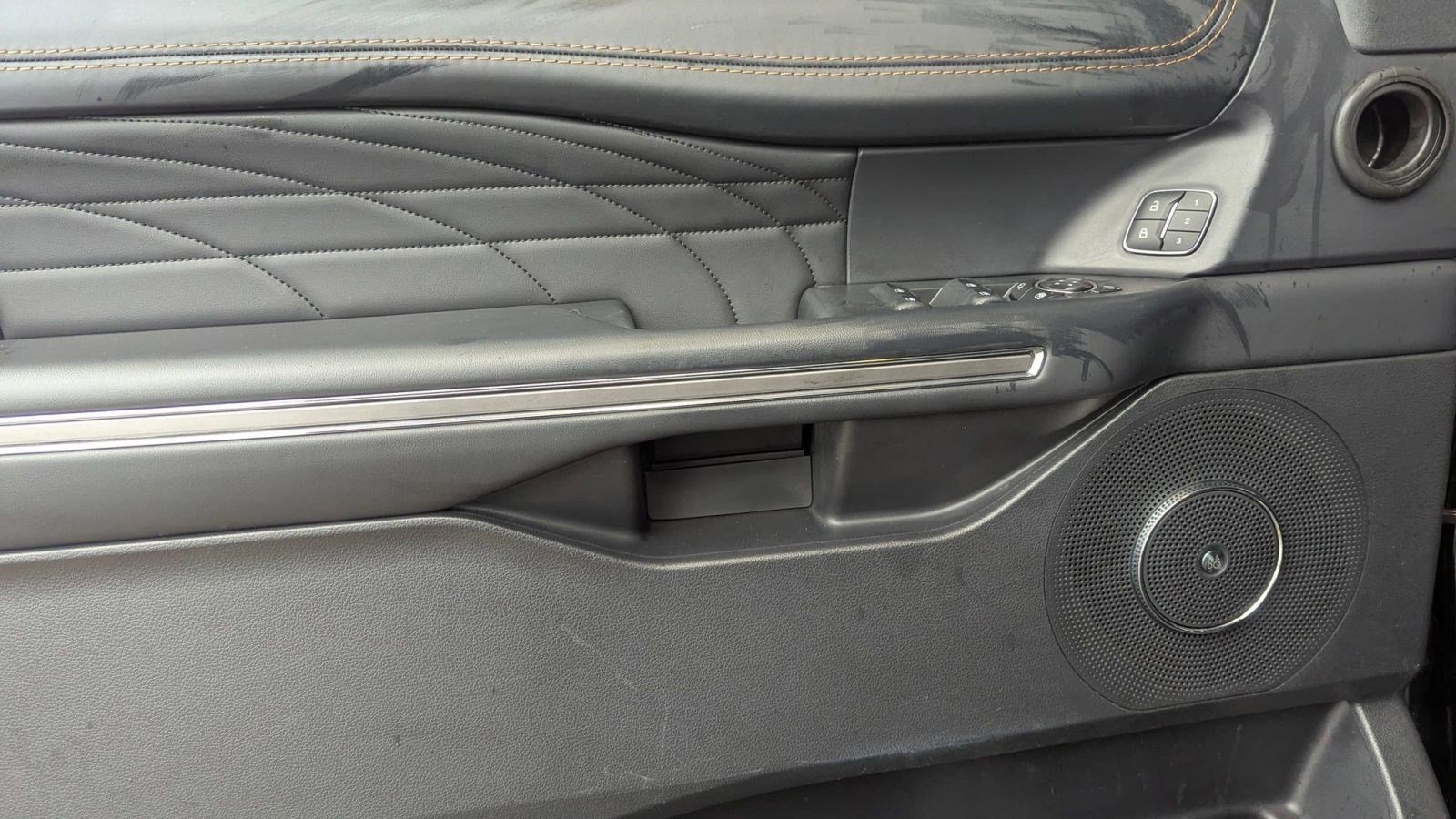 Certified 2024 Ford Expedition Platinum image 12