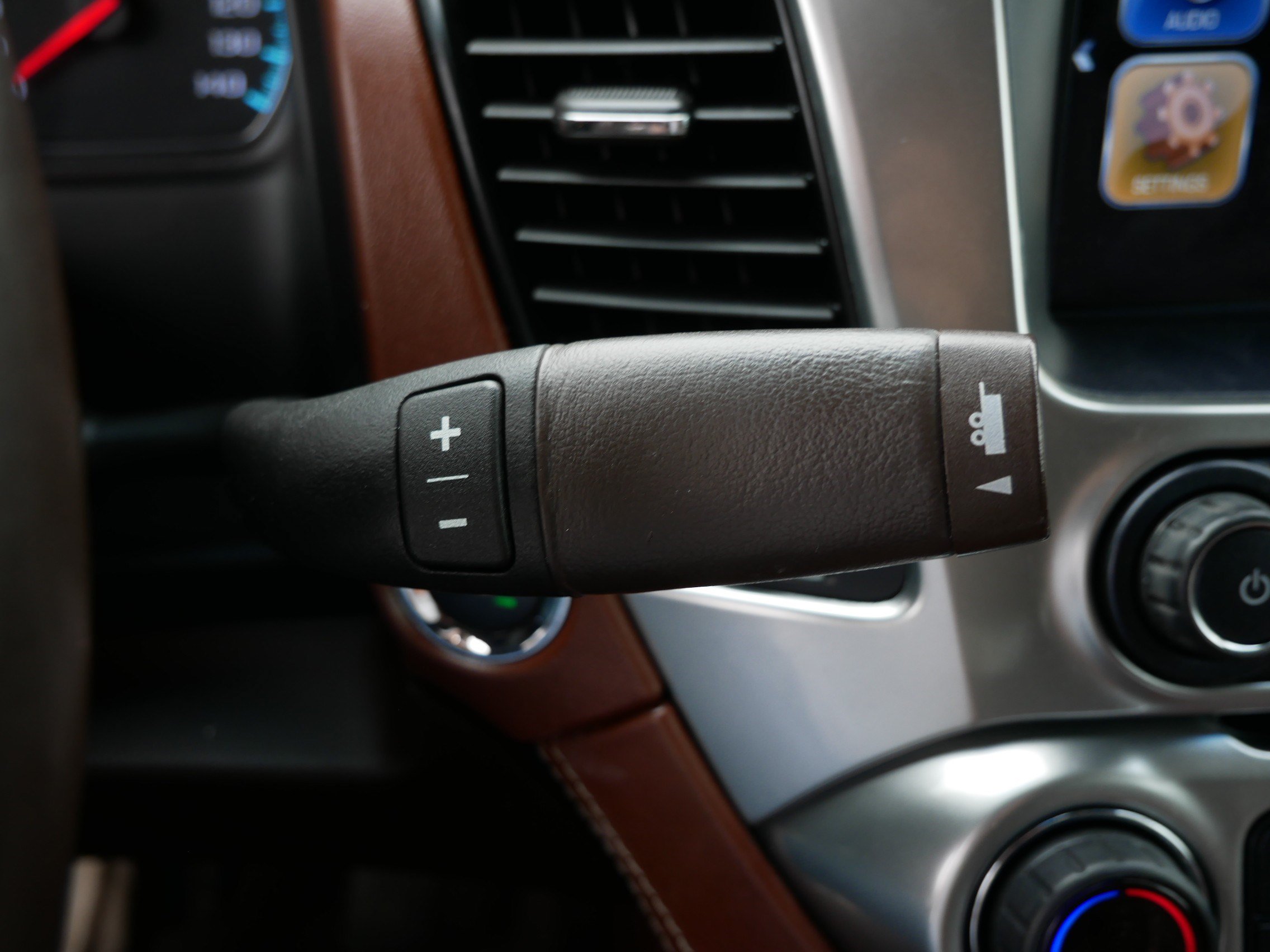 Used 2020 Chevrolet Suburban Premier AWD/4WD image 24