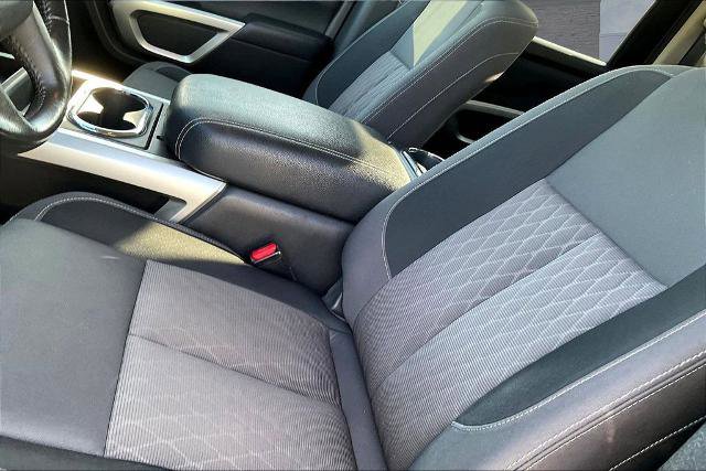 Used 2024 Nissan Titan SV w/ SV Convenience Package RWD image 22