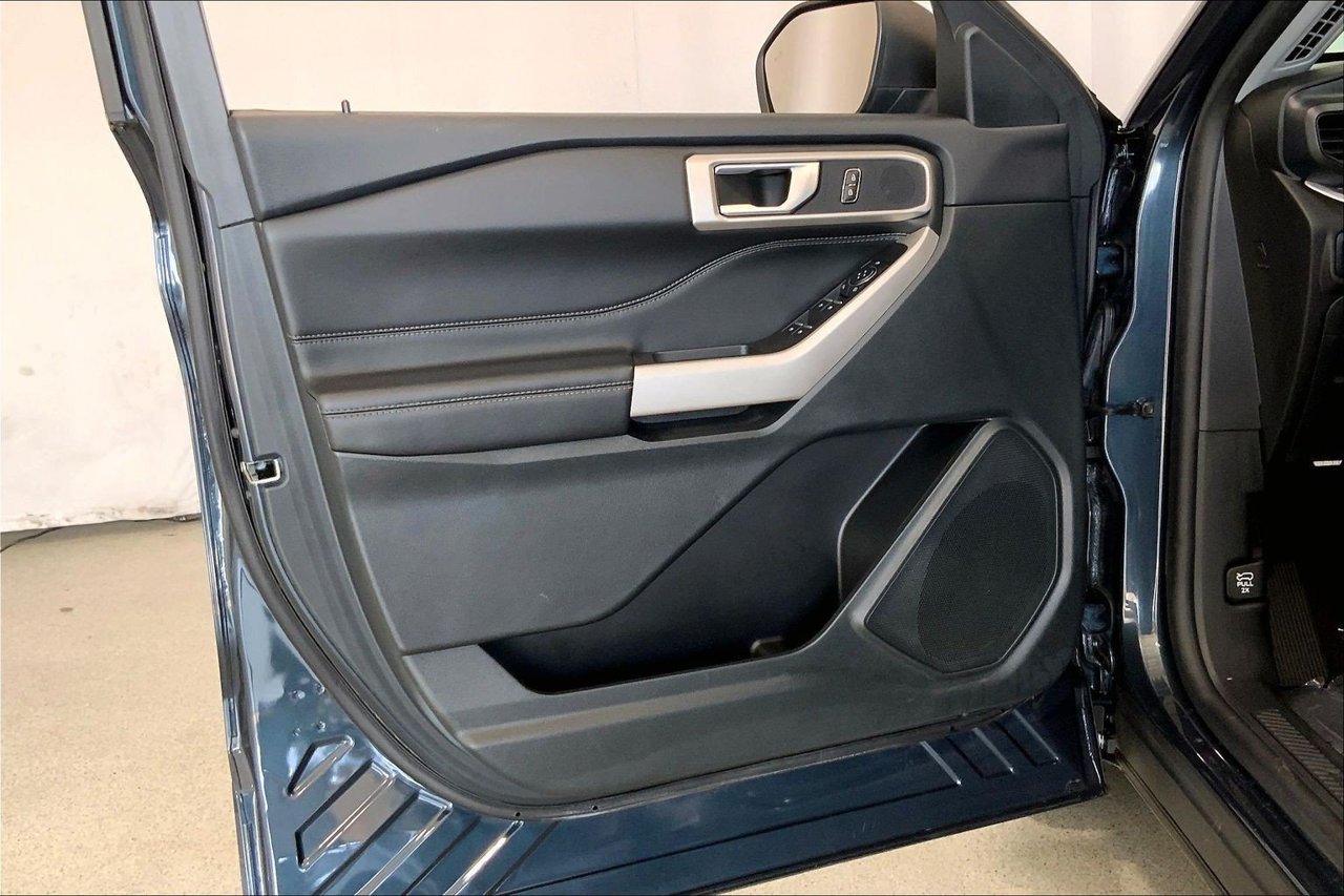 Certified 2024 Ford Explorer XLT RWD image 22
