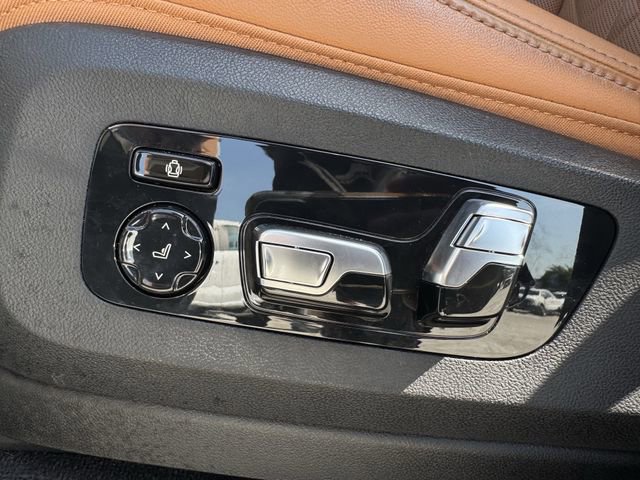 Used 2024 BMW X7 xDrive40i w/ M Sport Package AWD/4WD image 28