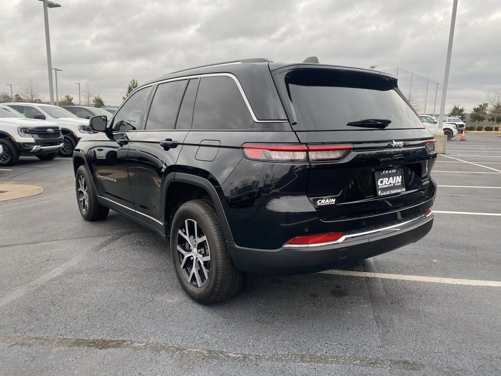 Used 2023 Jeep Grand Cherokee Limited image 3