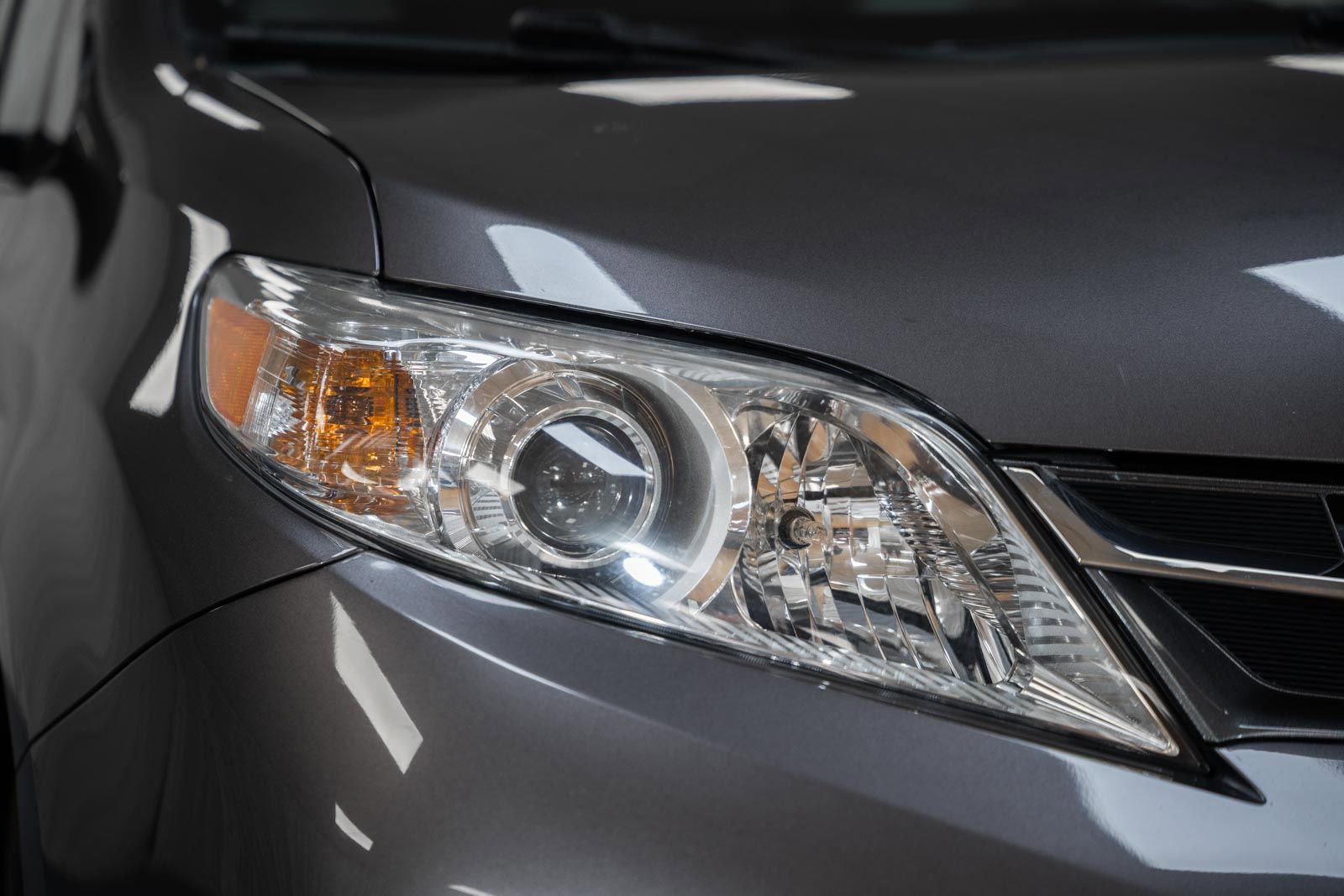 Used 2020 Toyota Sienna XLE w/ XLE Navigation Package image 15