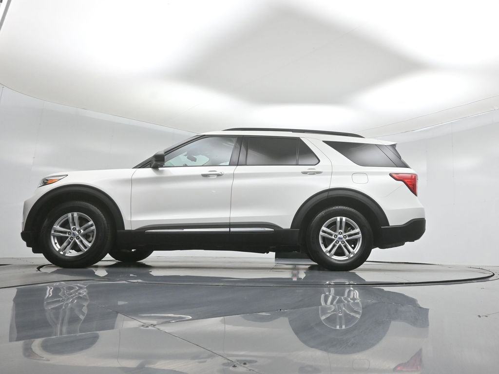 Certified 2023 Ford Explorer XLT w/ Equipment Group 202A RWD image 8
