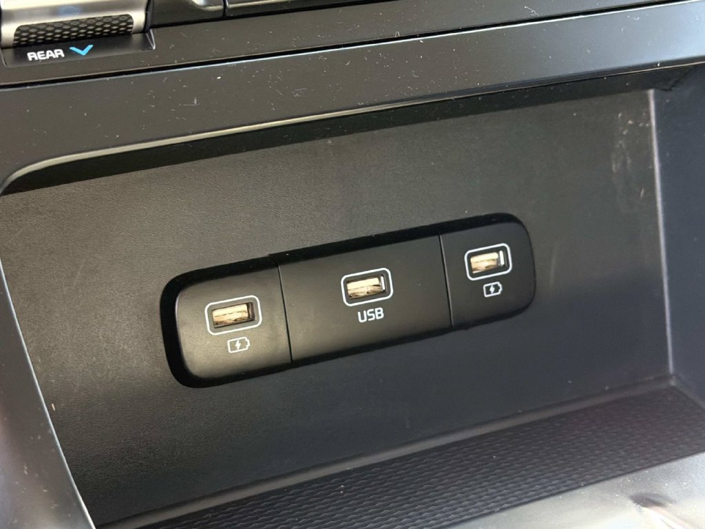 Used 2023 Kia Carnival LX FWD image 26