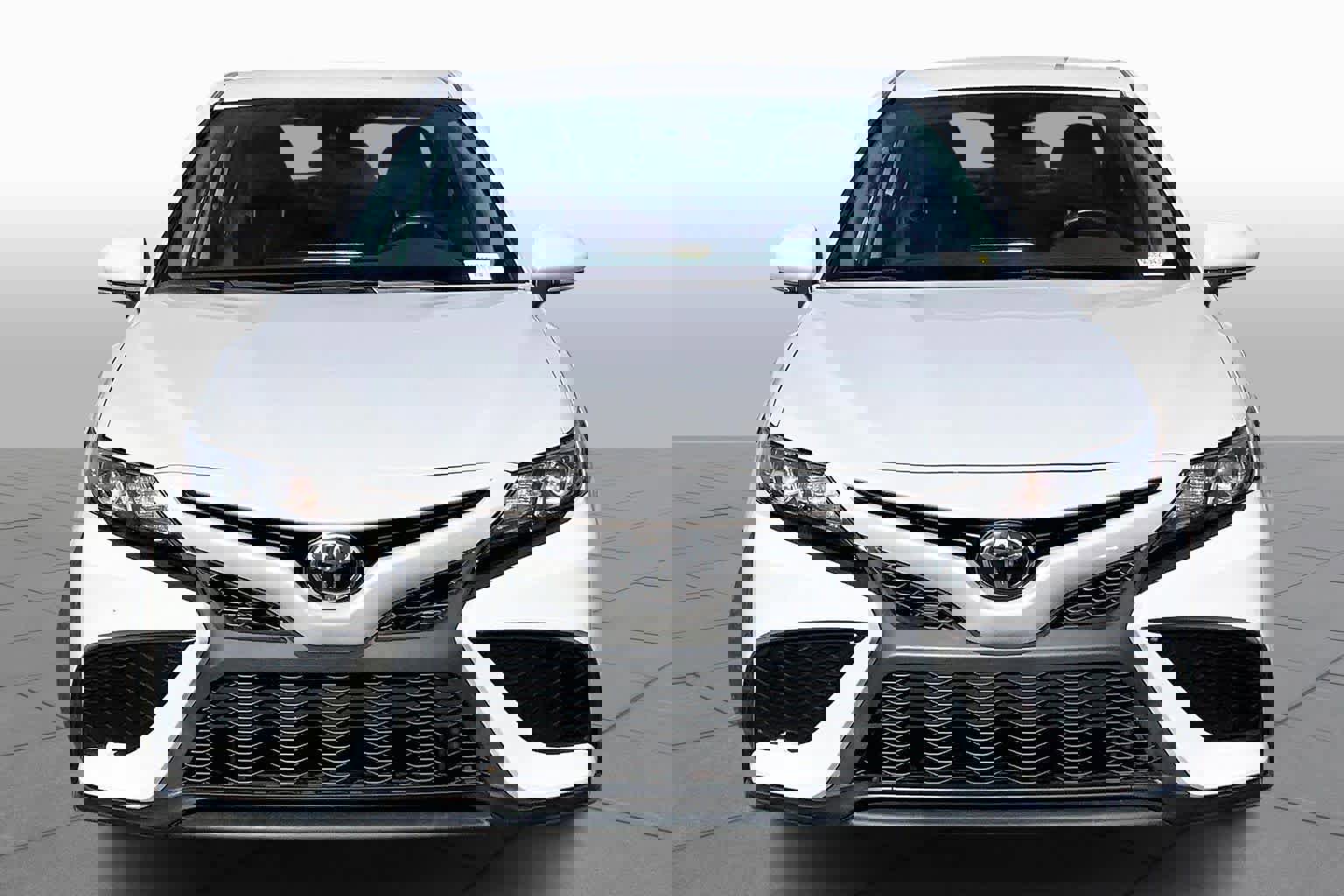 Used 2022 Toyota Camry SE image 6