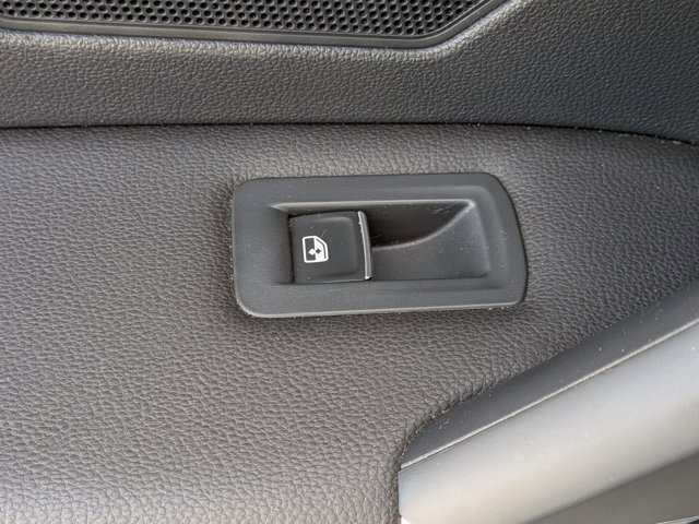 Used 2018 Volkswagen Tiguan SEL w/ R-Line Package image 30