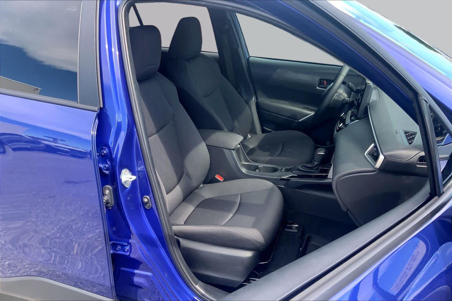Used 2024 Toyota Corolla Cross LE FWD image 9