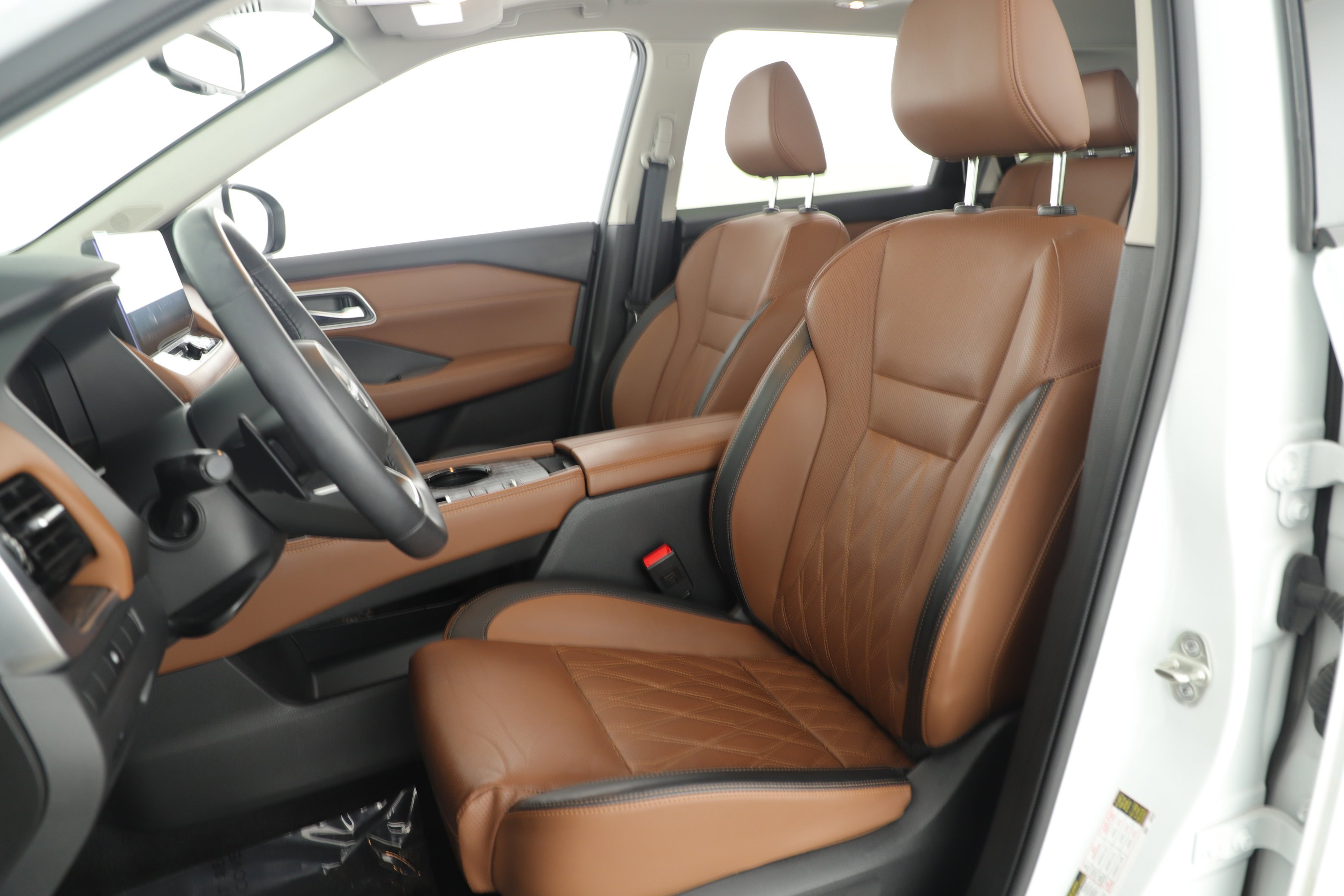 Used 2024 Nissan Rogue Platinum image 11