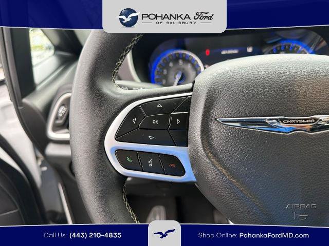 Used 2025 Chrysler Pacifica Select FWD image 15