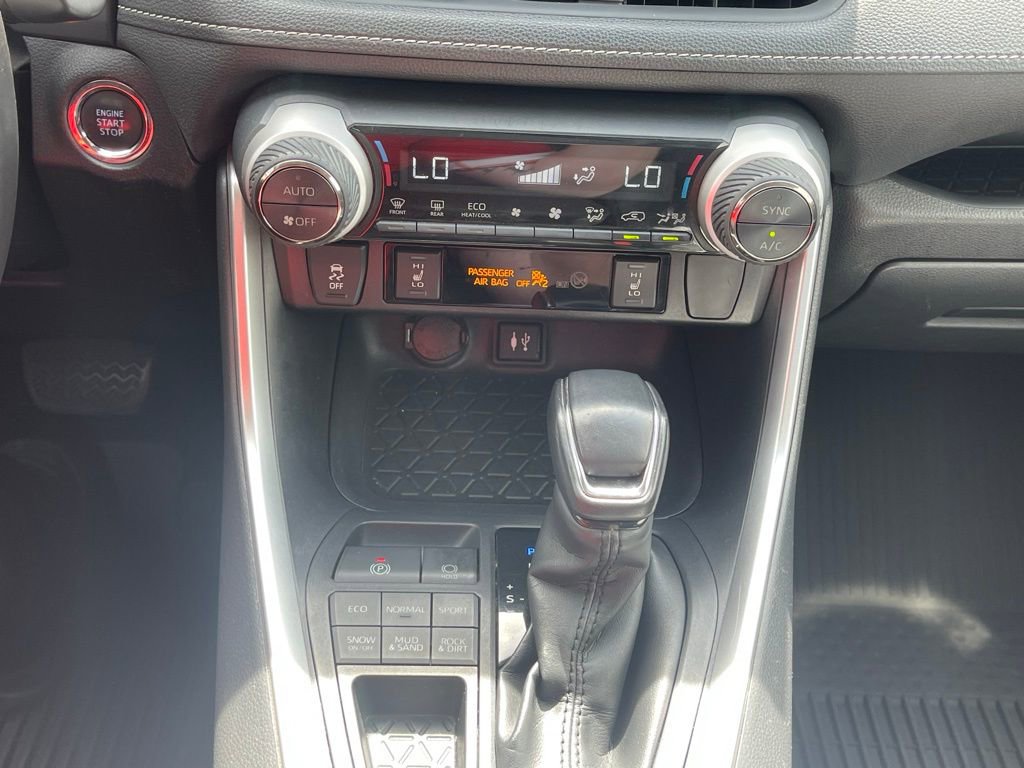 Used 2019 Toyota RAV4 XLE Premium w/ Cold Weather Package AWD/4WD image 37