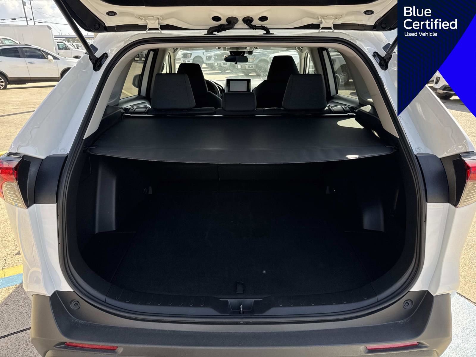 Used 2025 Toyota RAV4 XLE w/ Weather Package FWD image 11