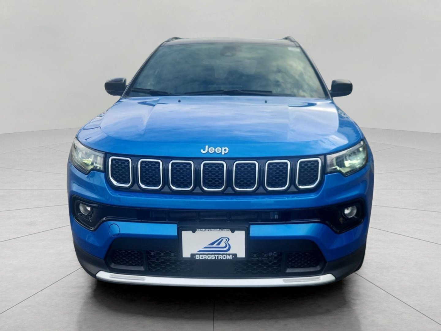 Used 2023 Jeep Compass Limited AWD/4WD image 3