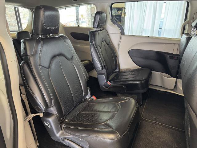Used 2022 Chrysler Pacifica Touring-L AWD/4WD image 23