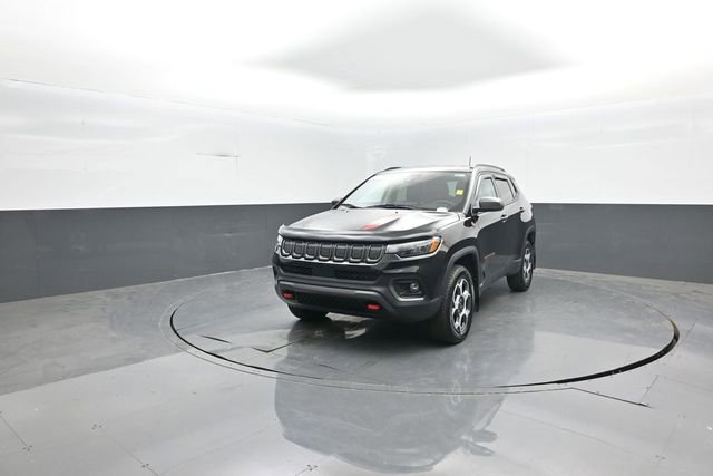 Used 2022 Jeep Compass Trailhawk w/ Trailhawk Convenience Group AWD/4WD image 3
