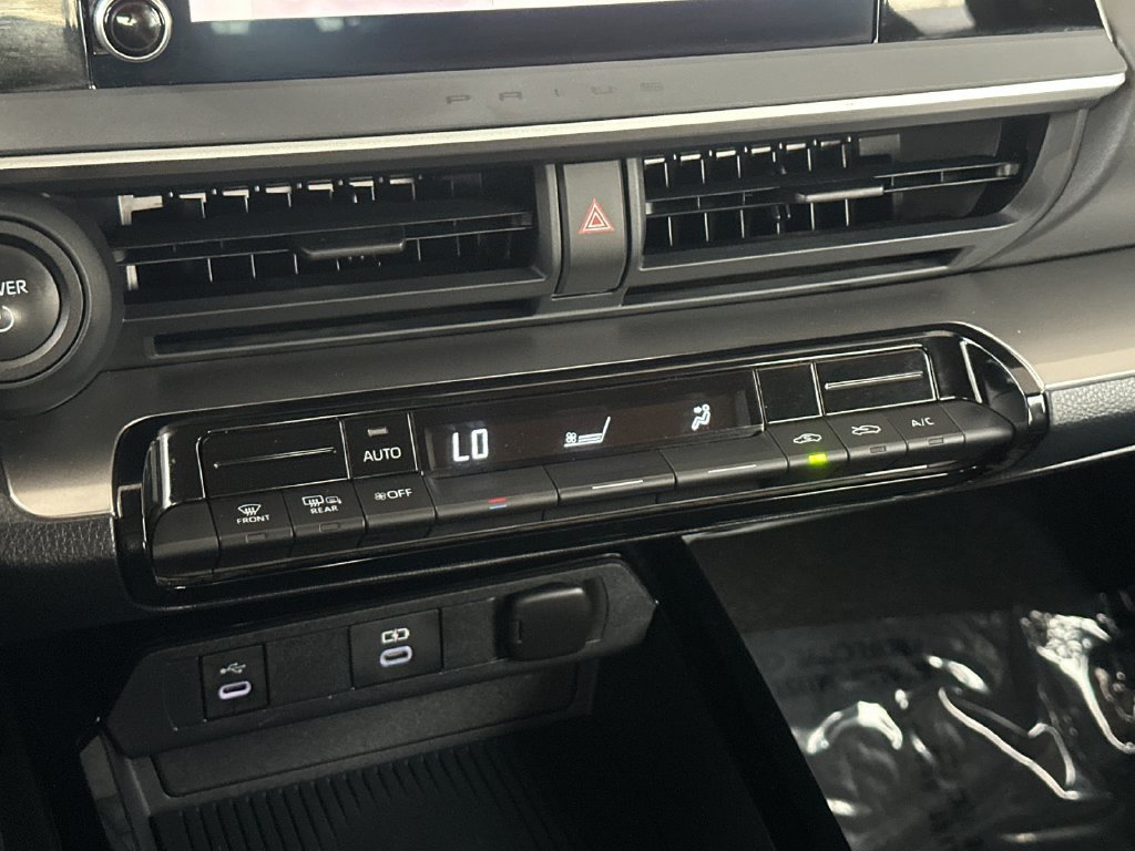 Used 2025 Toyota Prius LE FWD image 19