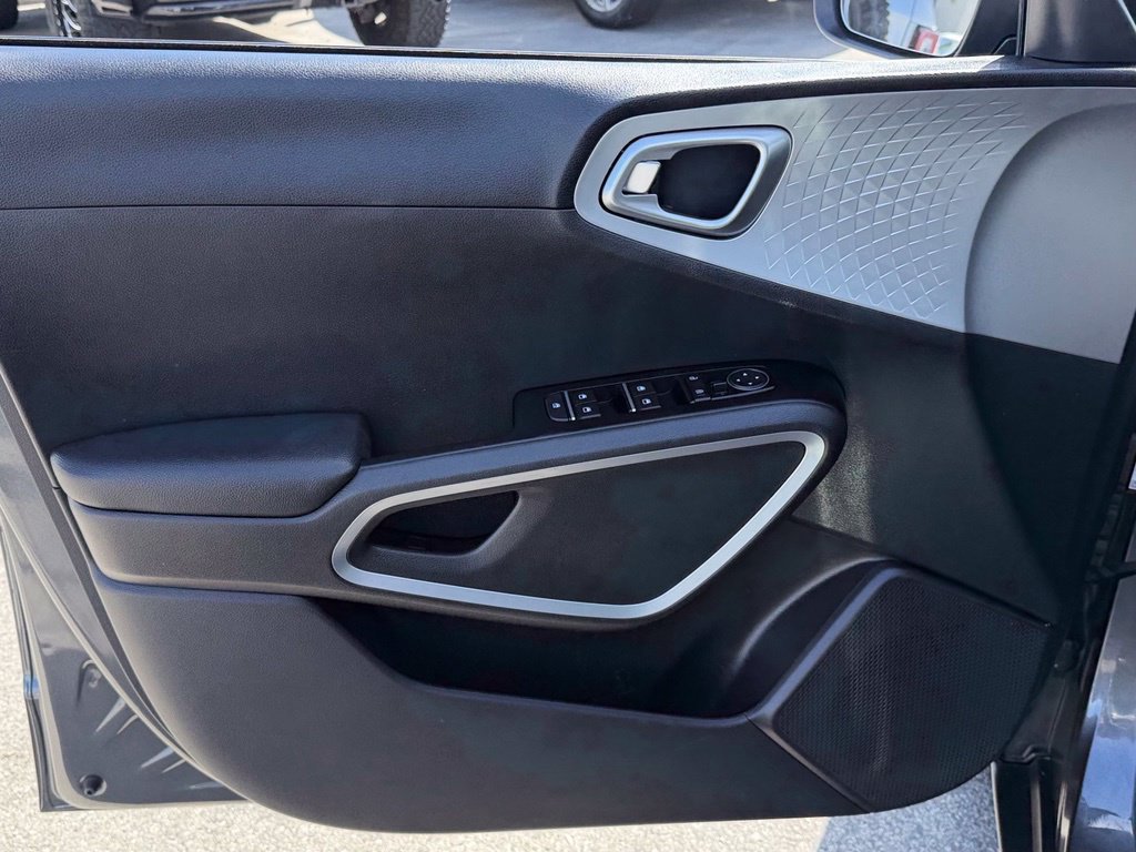 Used 2021 Kia Soul LX FWD image 15