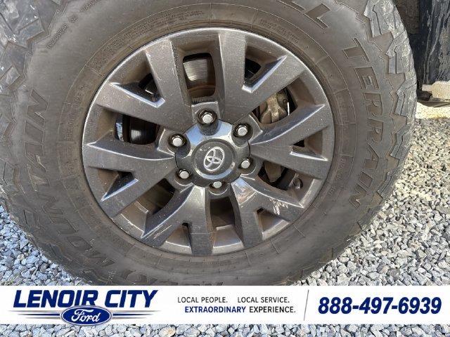 Used 2021 Toyota Tacoma SR5 AWD/4WD image 5