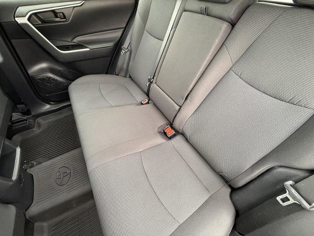 Used 2021 Toyota RAV4 LE image 32