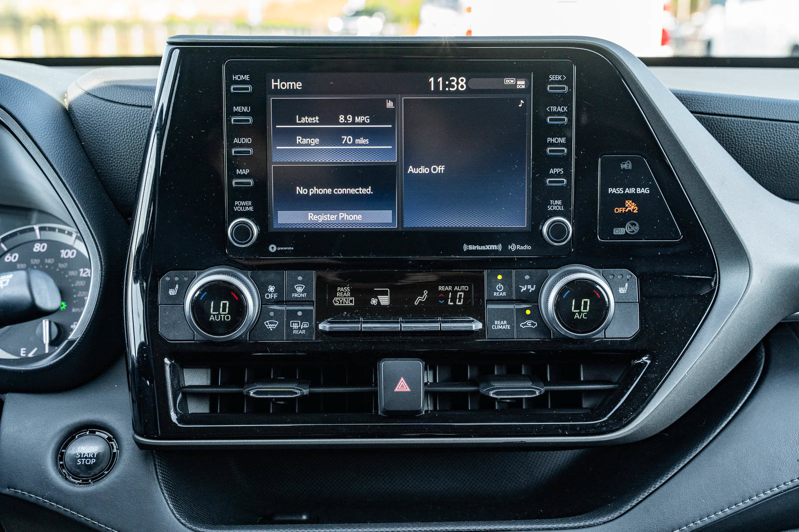 Used 2022 Toyota Highlander XLE FWD image 28