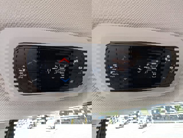 Used 2023 Chrysler Voyager LX image 28