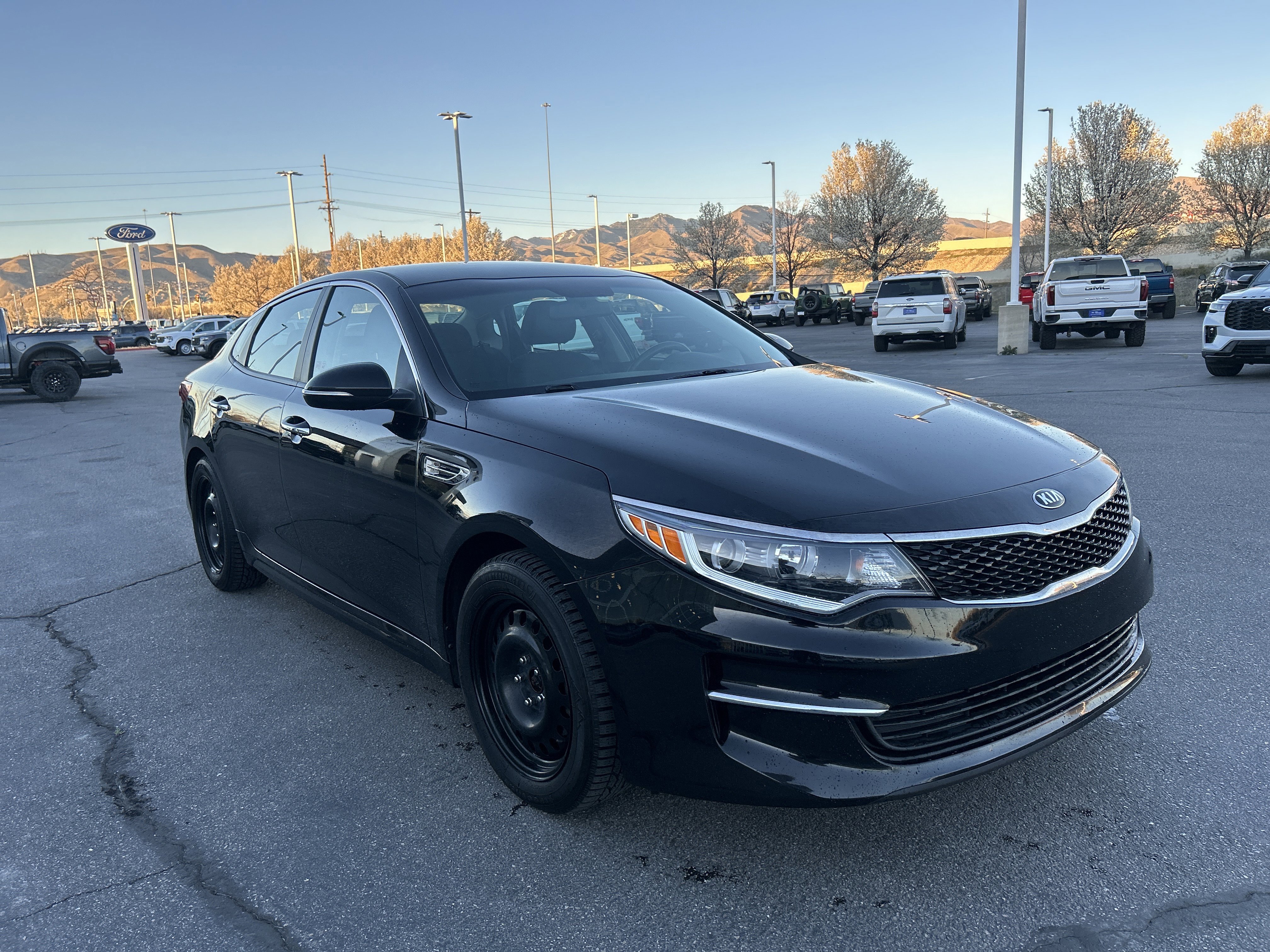Used 2018 Kia Optima LX w/ 17" Alloy Wheels Package image 7