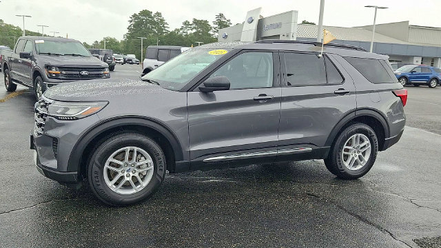 Certified 2025 Ford Explorer Active AWD/4WD image 4
