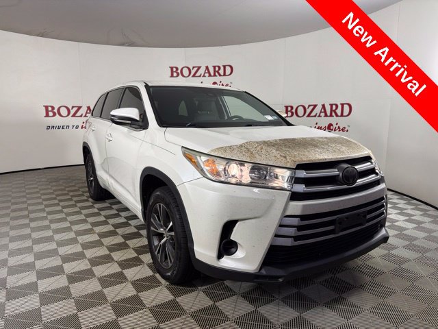 Used 2017 Toyota Highlander LE FWD image 1