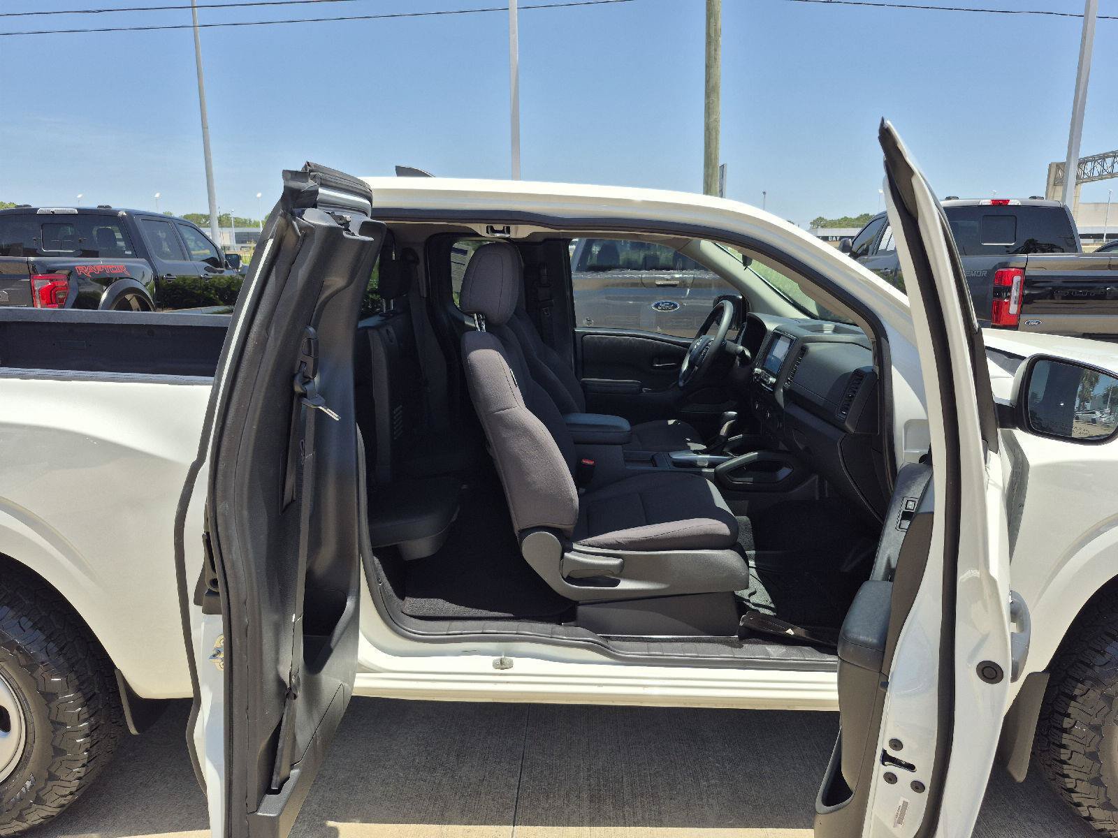 Used 2023 Nissan Frontier S w/ Technology Package RWD image 8
