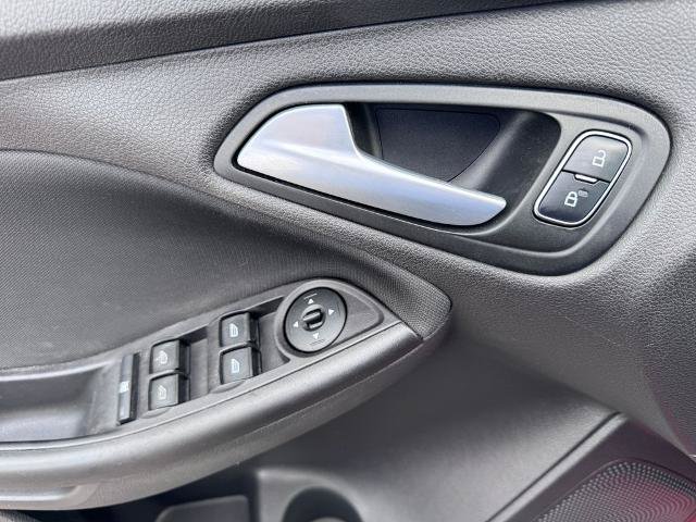 Certified 2017 Ford Focus SE FWD image 9
