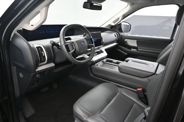Certified 2025 Ford Expedition Active AWD/4WD image 12