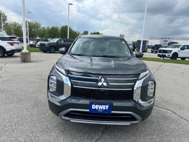 Used 2025 Mitsubishi Outlander SE AWD/4WD image 2