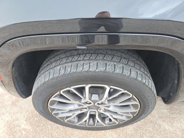 Used 2024 Jeep Grand Cherokee L Summit AWD/4WD image 7