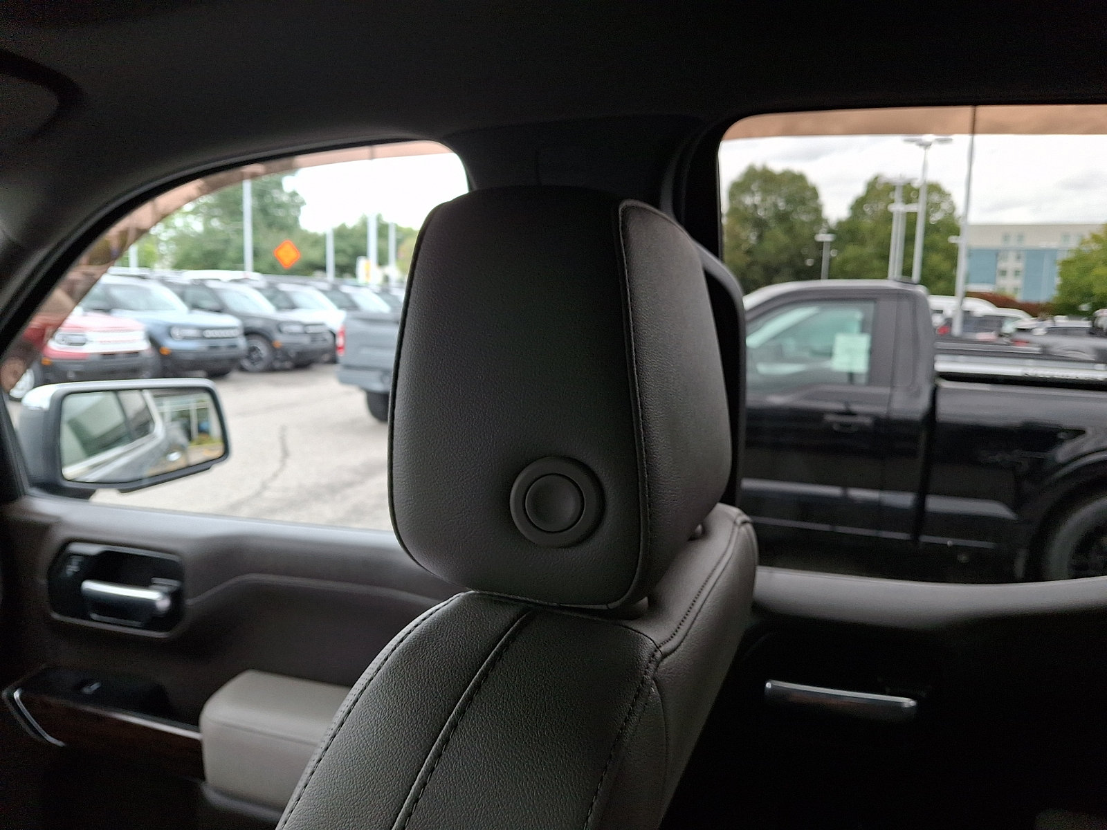Used 2019 GMC Sierra 1500 SLT w/ SLT Premium Package RWD image 16