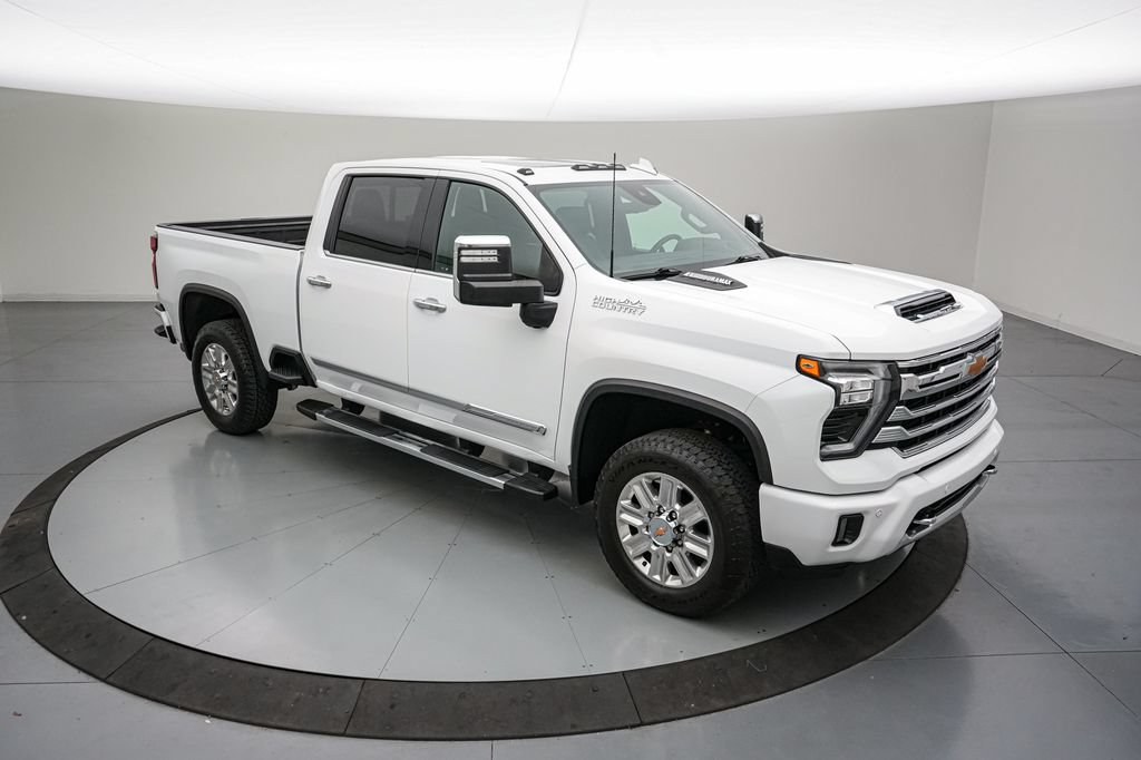 Used 2024 Chevrolet Silverado 2500 High Country w/ Technology Package AWD/4WD image 2
