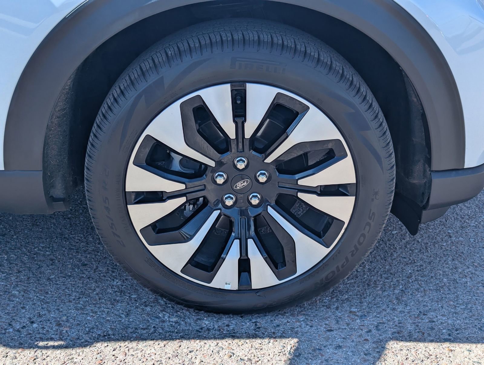 Certified 2025 Ford Explorer Platinum w/ LUX Leather Package image 9