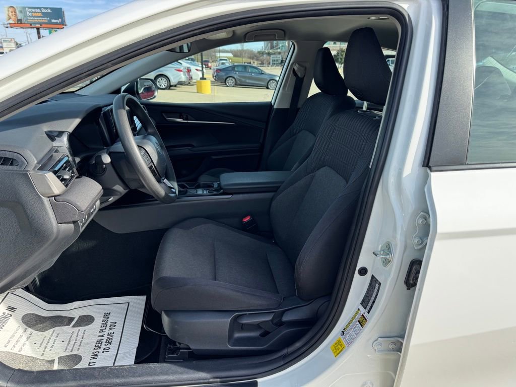 Used 2025 Toyota Camry LE image 8